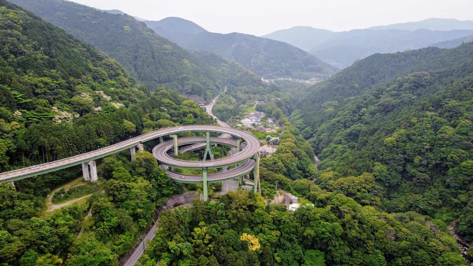 The Yen’s Persistent Weakness: Structural Challenges and Policy Responses